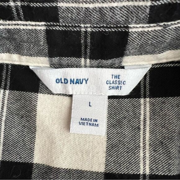 Old Navy Women’s L The Classic Shirt Flannel Shirt - Picture 4 of 5
